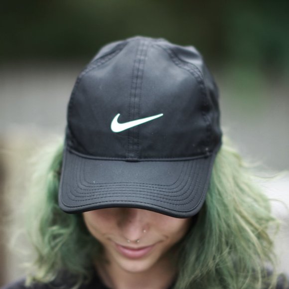 nike featherlight cap black